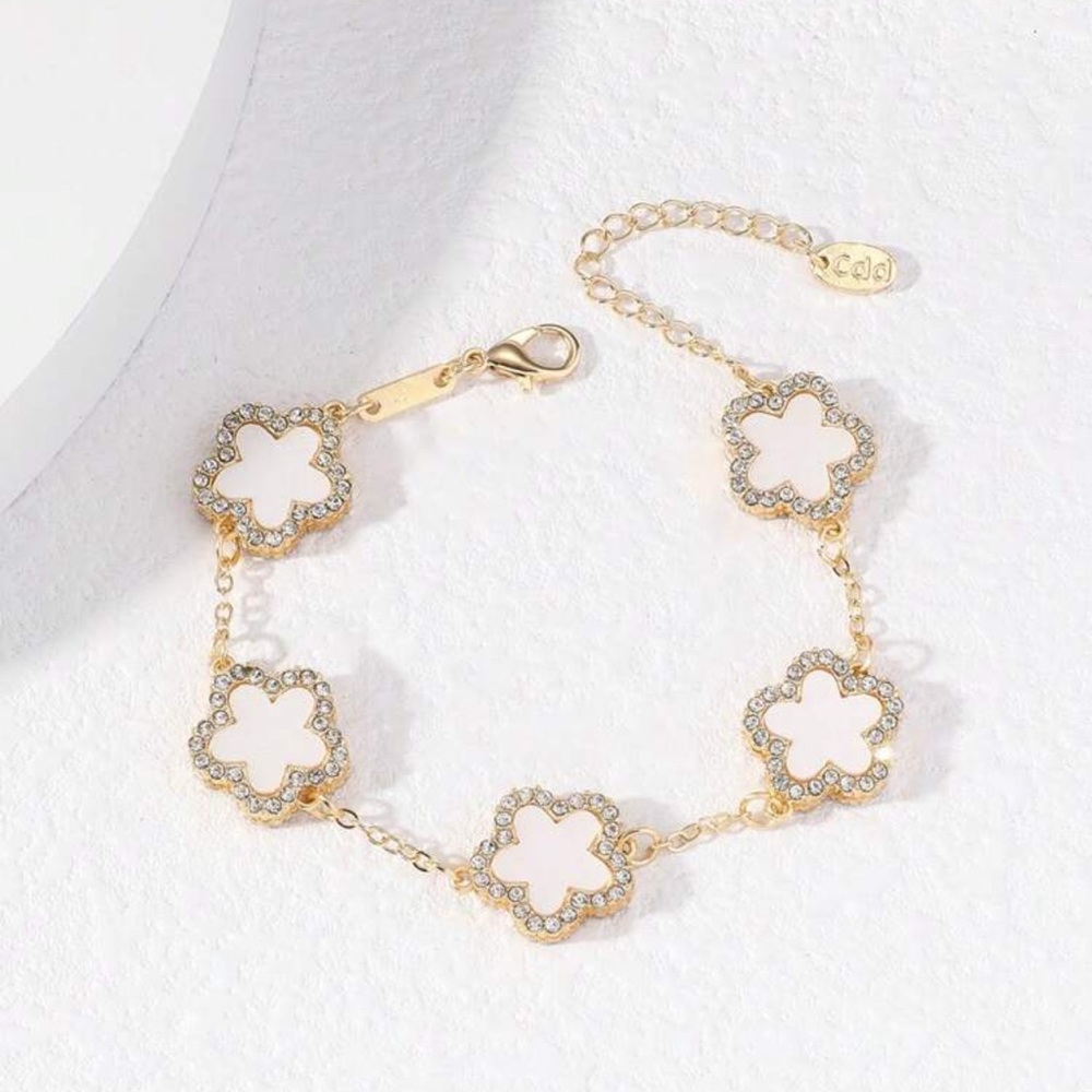 NWT Women Lucky Clover Five-Leaf Flower Bracelet Rhinestones SAME DAY SHIPPING 😍
